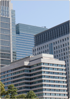 ビジネスマンが行き交う都心エリア